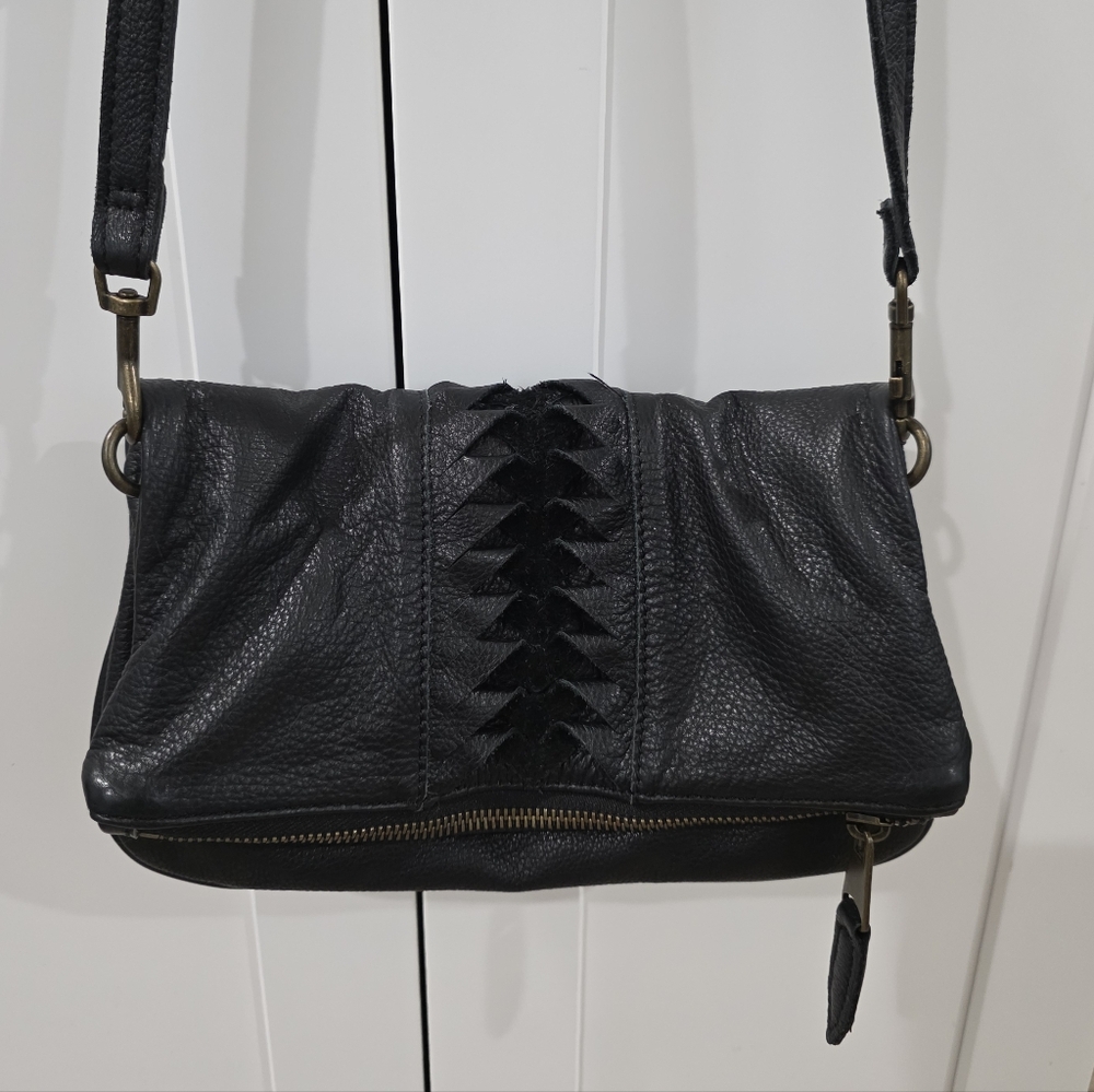 Liebeskind Black Leather Crossbody Bag With Full Zipper Pouch - Like New